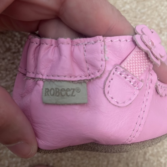 Adorable pink Robeez 12-18 months - Picture 3 of 3